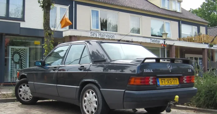 Mercedes Benz W201 190 D 2.0 5-speed Engine Technical